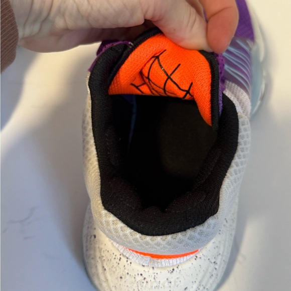 Adidas D.O.N. Issue 1 shoes.  Men’s size 7 - Picture 7 of 11